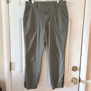 Banana Republic Army Green Joggers Size 10 Capris Women’s Utility Cropped Pants
